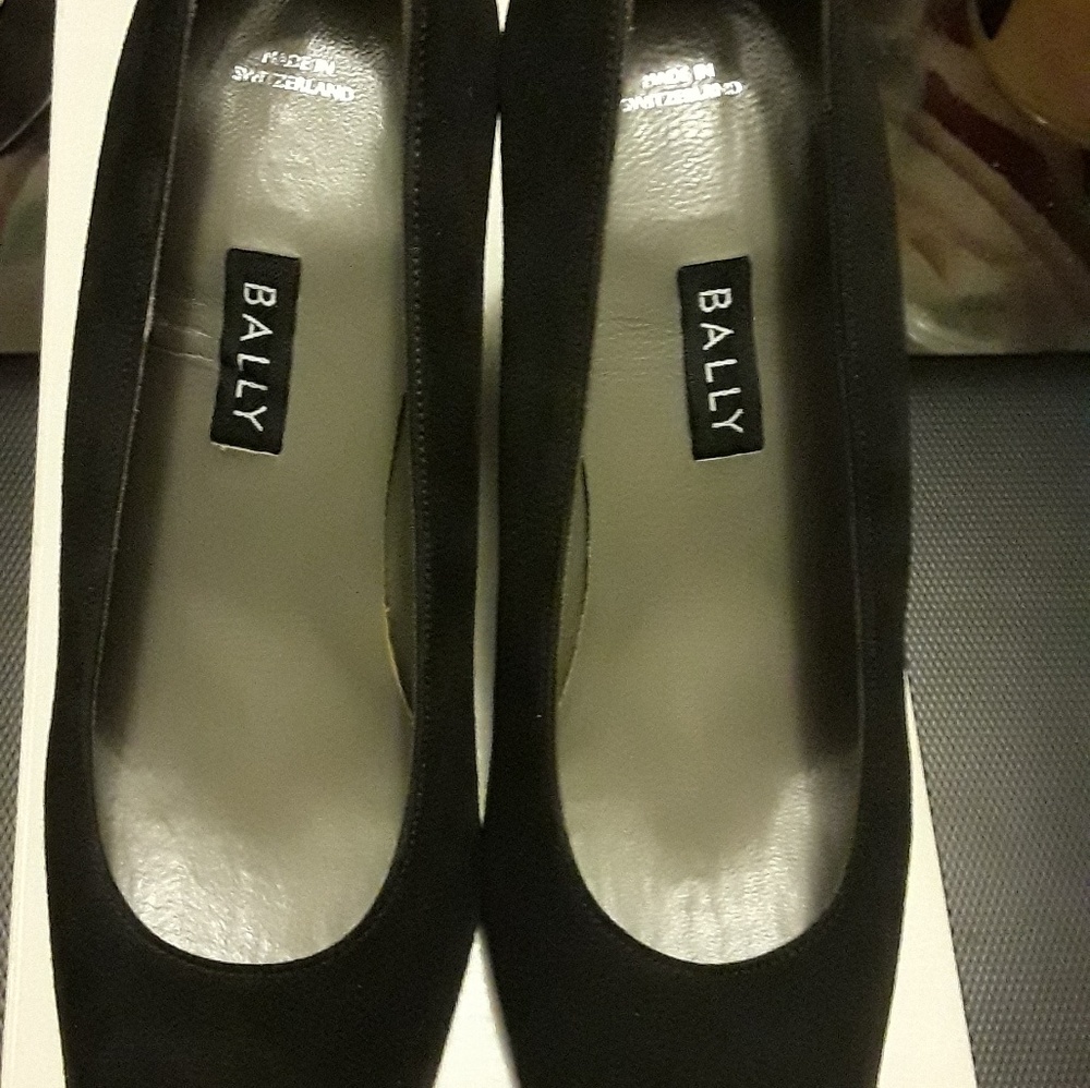 Black suede size 5 heels shoes